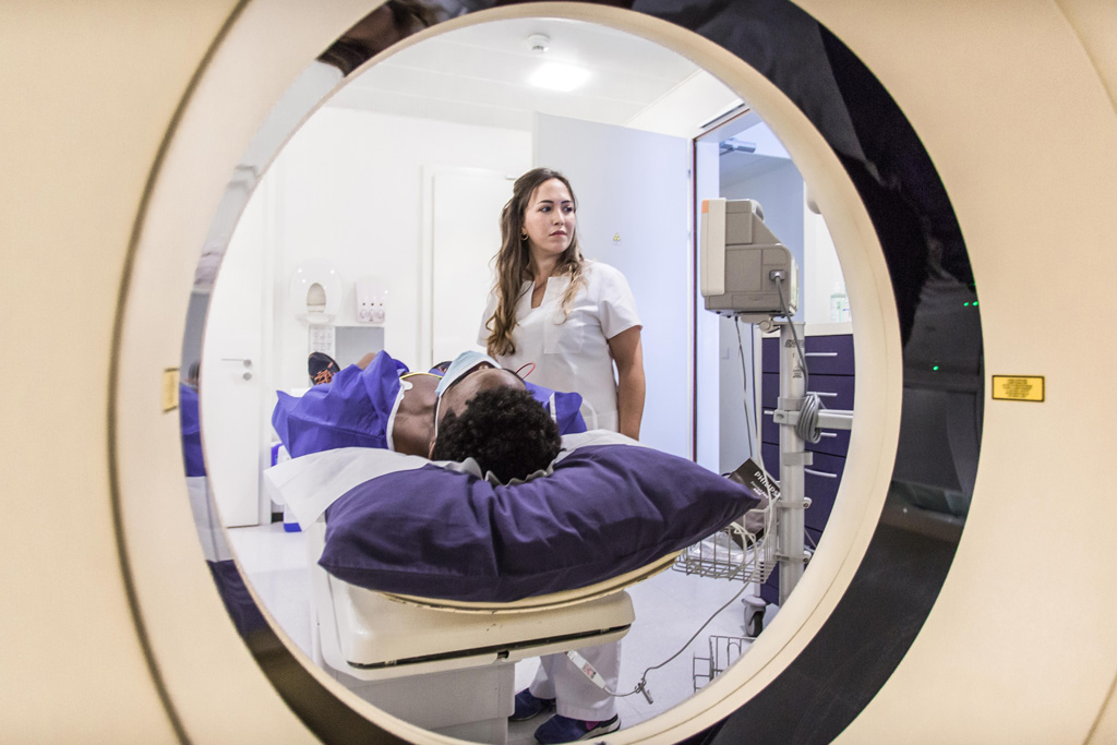 RADIOLOGIE, CT SCANNER ET IRM à vendre à Centre d'Affaires Médical