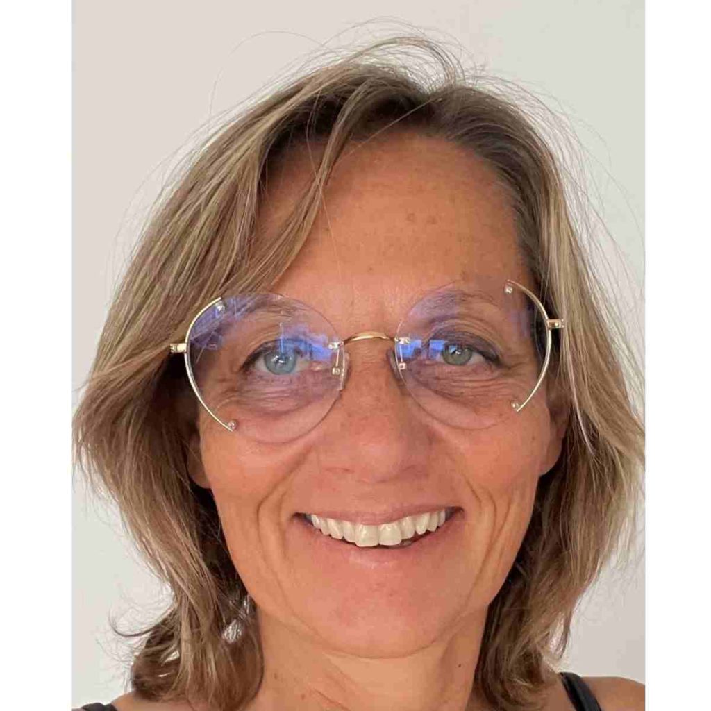 Portrait du docteure Béatrice Arzel, directrice de la Fondation genevoise pour le dépistage du cancer, qui répond aux questions que nous lui avons posées concernant leurs actions liées au dépistage du cancer du sein