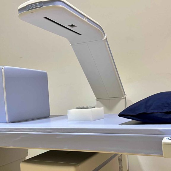 Photo de l'appareil de minéralométrie pour illustrer le diagnostic de l'ostéoporose par Medimage à Genève