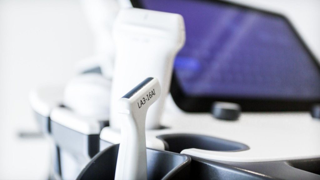 Photo d'une sonde Hockey Stick qui permet d'observer des petites structures du corps humain à l'échographie